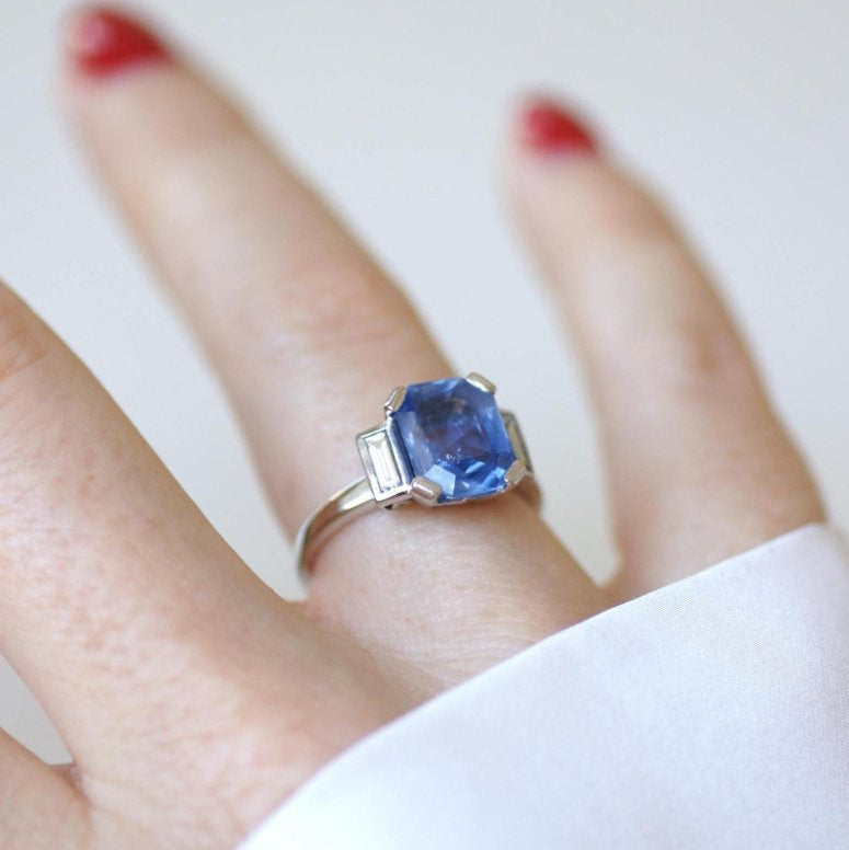 Bague Saphir Ceylan Non Chauffé 4,00 Cts et Diamants Baguettes - Castafiore