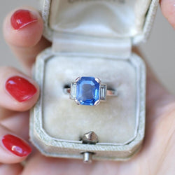 Bague Saphir Ceylan Non Chauffé 4,00 Cts et Diamants Baguettes - Castafiore