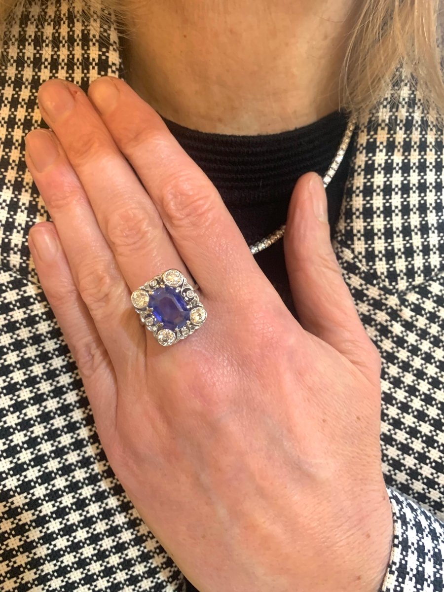 Bague Saphir Ceylan Non Chauffé 4.66 Carats Diamants Platine Or Gris 18 Carats (Certificat) - Castafiore