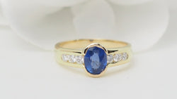 Bague Saphir de Ceylan en or jaune et diamants - Castafiore