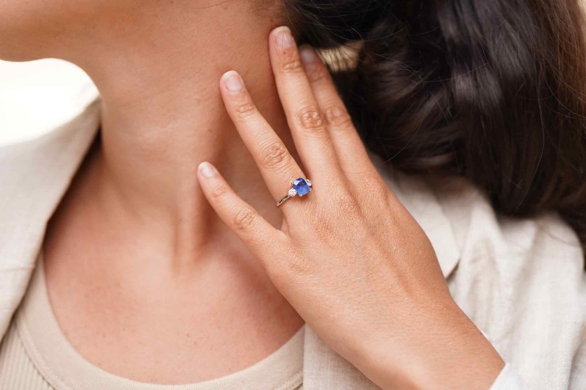 Bague saphir de Ceylan et diamants en platine - Castafiore