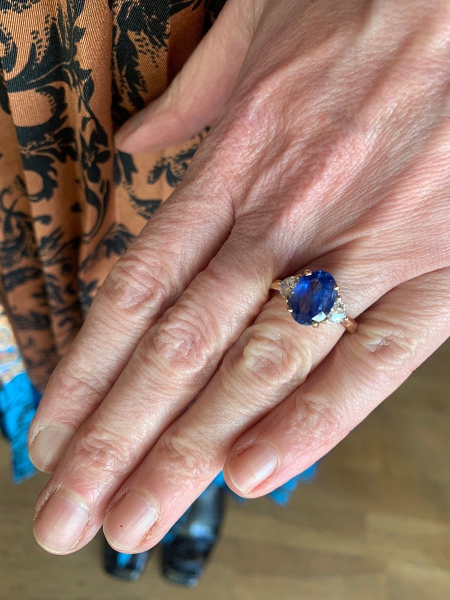 Bague Saphir Oval Non Chauffé 3.54 Carats Diamants Or Rose 18 Carats (Certificat) - Castafiore