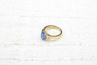 Bague saphir ovale et baguettes en or jaune 18k - Castafiore