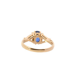 Bague saphir ovale et diamants triangles en or 18k - Castafiore