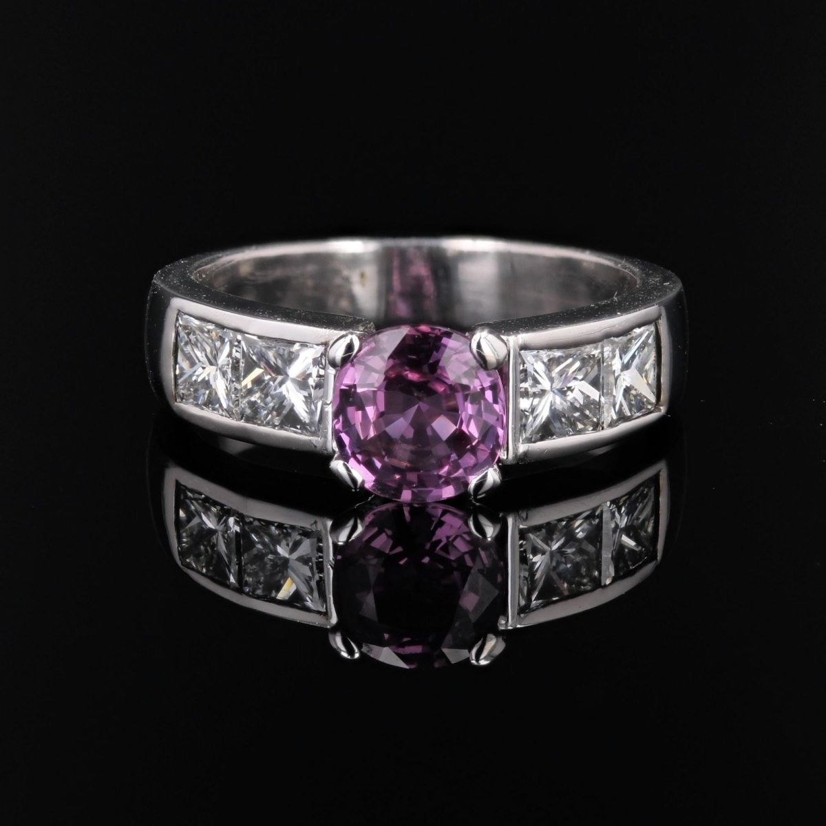 Bague Saphir rose et diamants en or blanc - Castafiore