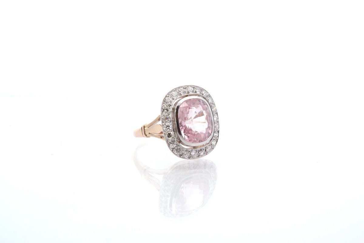 Bague saphir rose et diamants en or rose et platine - Castafiore