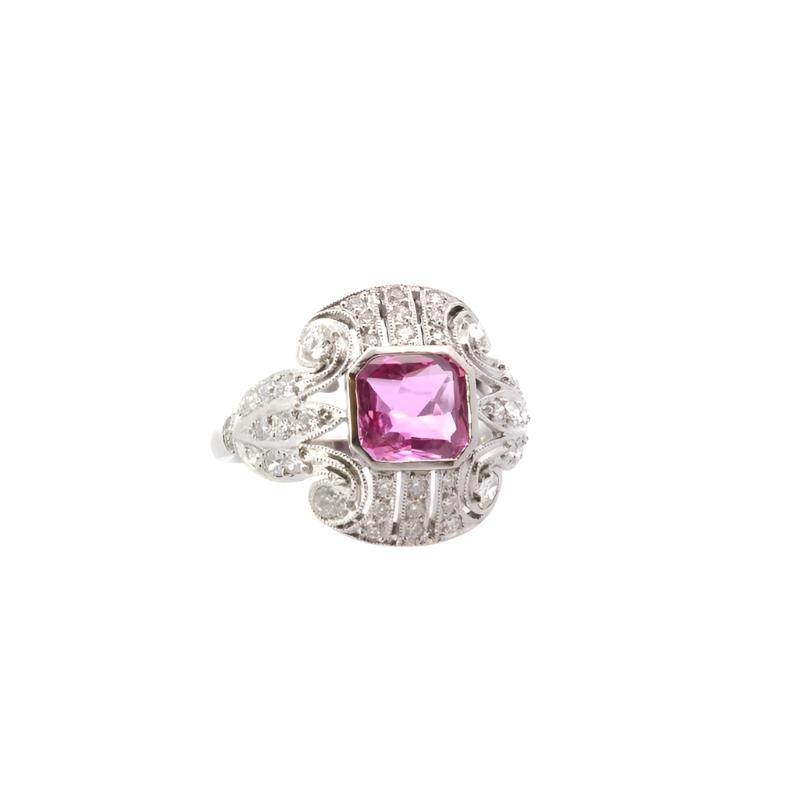 Bague saphir rose et diamants en platine - Castafiore