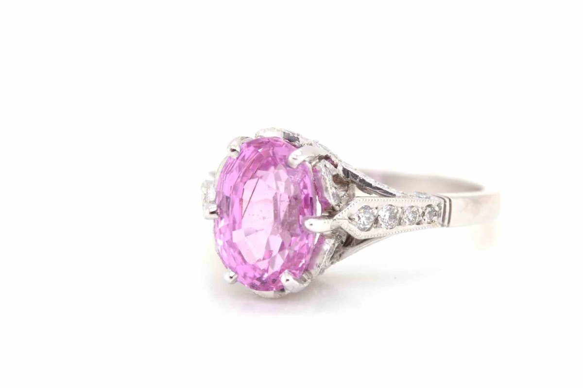 Bague saphir rose ovale et diamants en platine - Castafiore