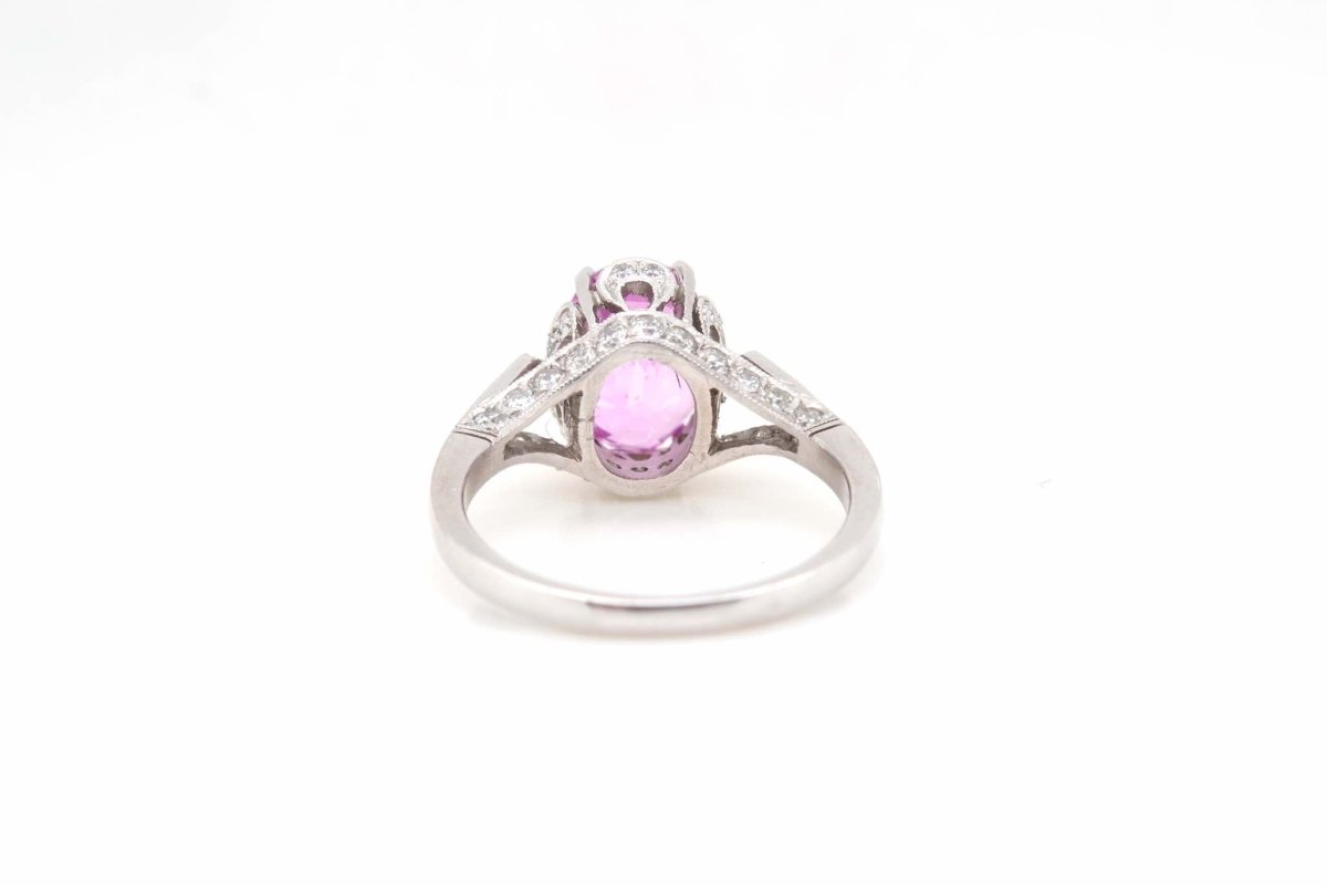 Bague saphir rose ovale et diamants en platine - Castafiore