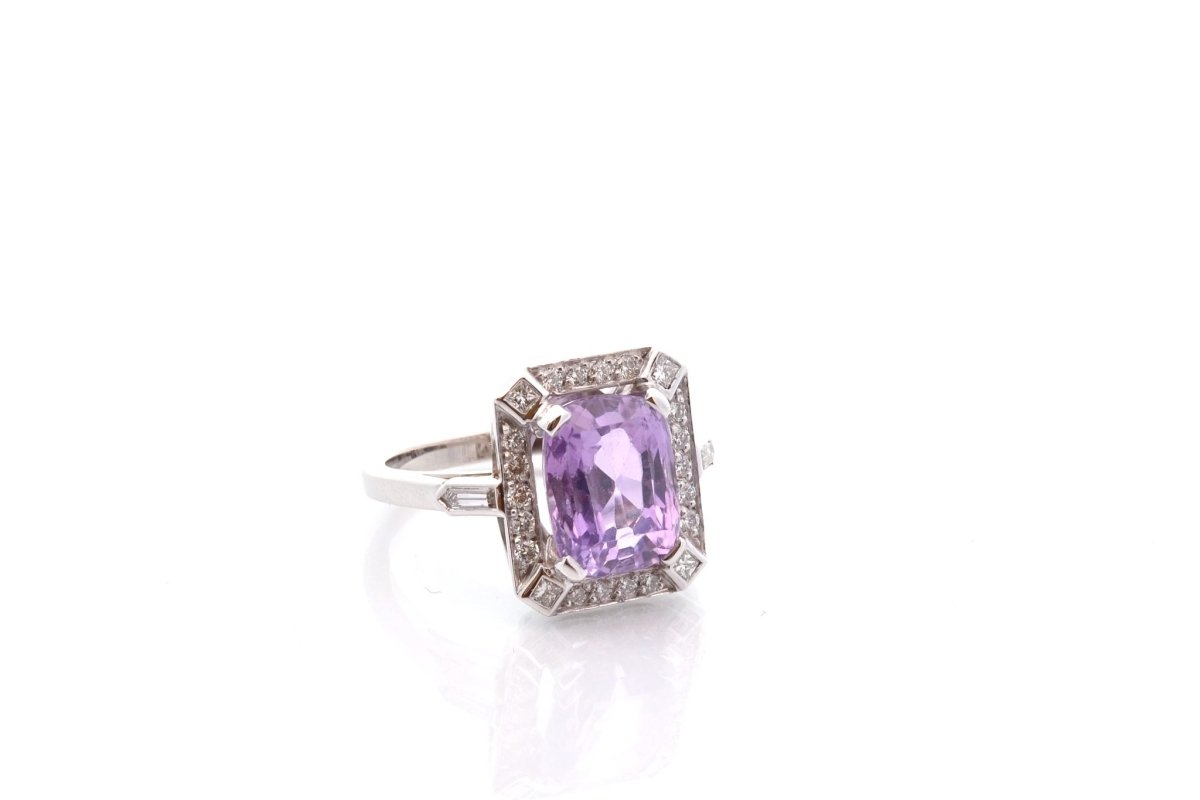 Bague Saphir violet et diamants en platine - Castafiore
