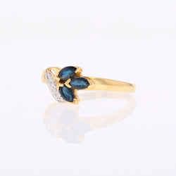 Bague saphirs navette en or jaune et diamants - Castafiore