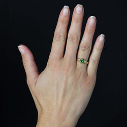 Bague Solitaire ancienne en or jaune et grenat vert - Castafiore