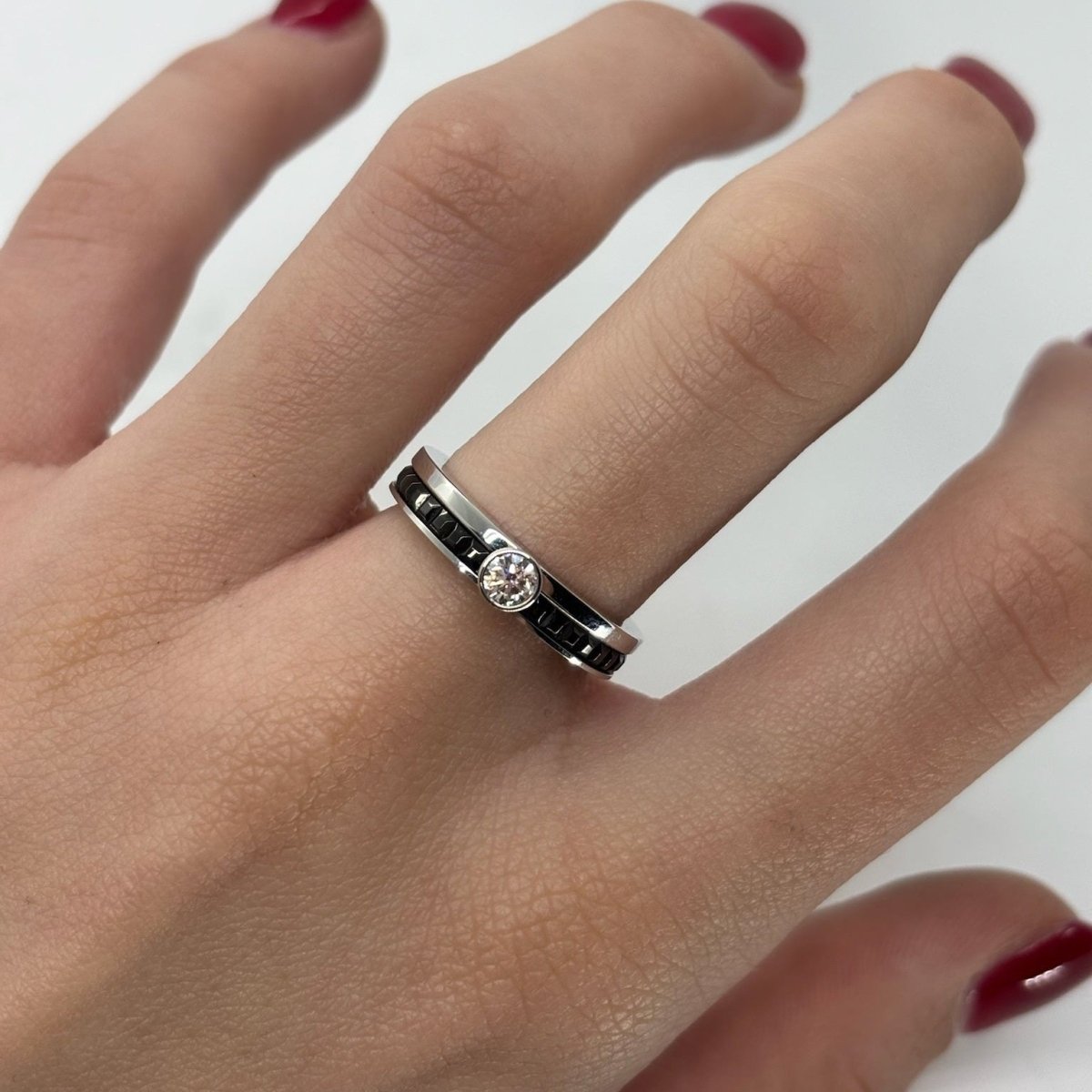 Bague Solitaire BOUCHERON "Quatre" en or blanc, onyx, et diamants - Castafiore