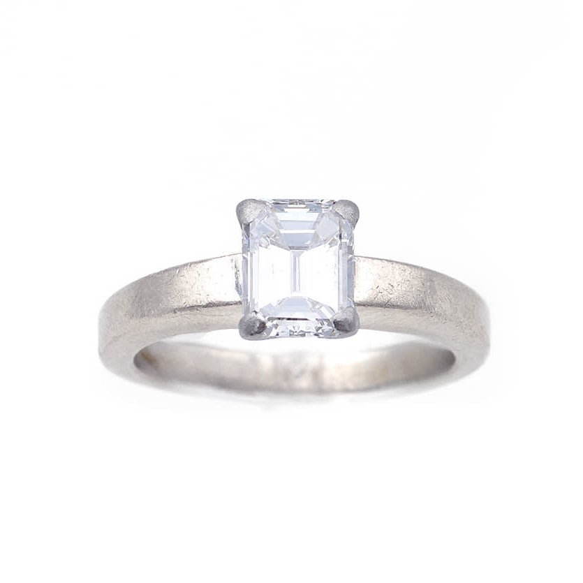 Bague Solitaire CARTIER en platine et diamant - Castafiore