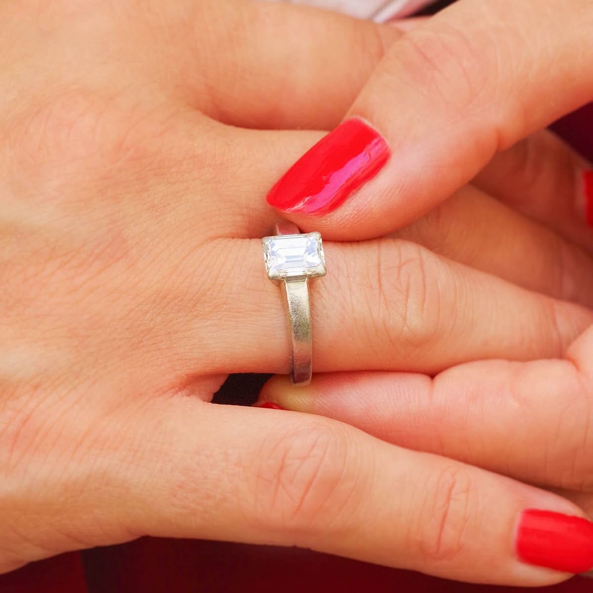 Bague Solitaire CARTIER en platine et diamant - Castafiore