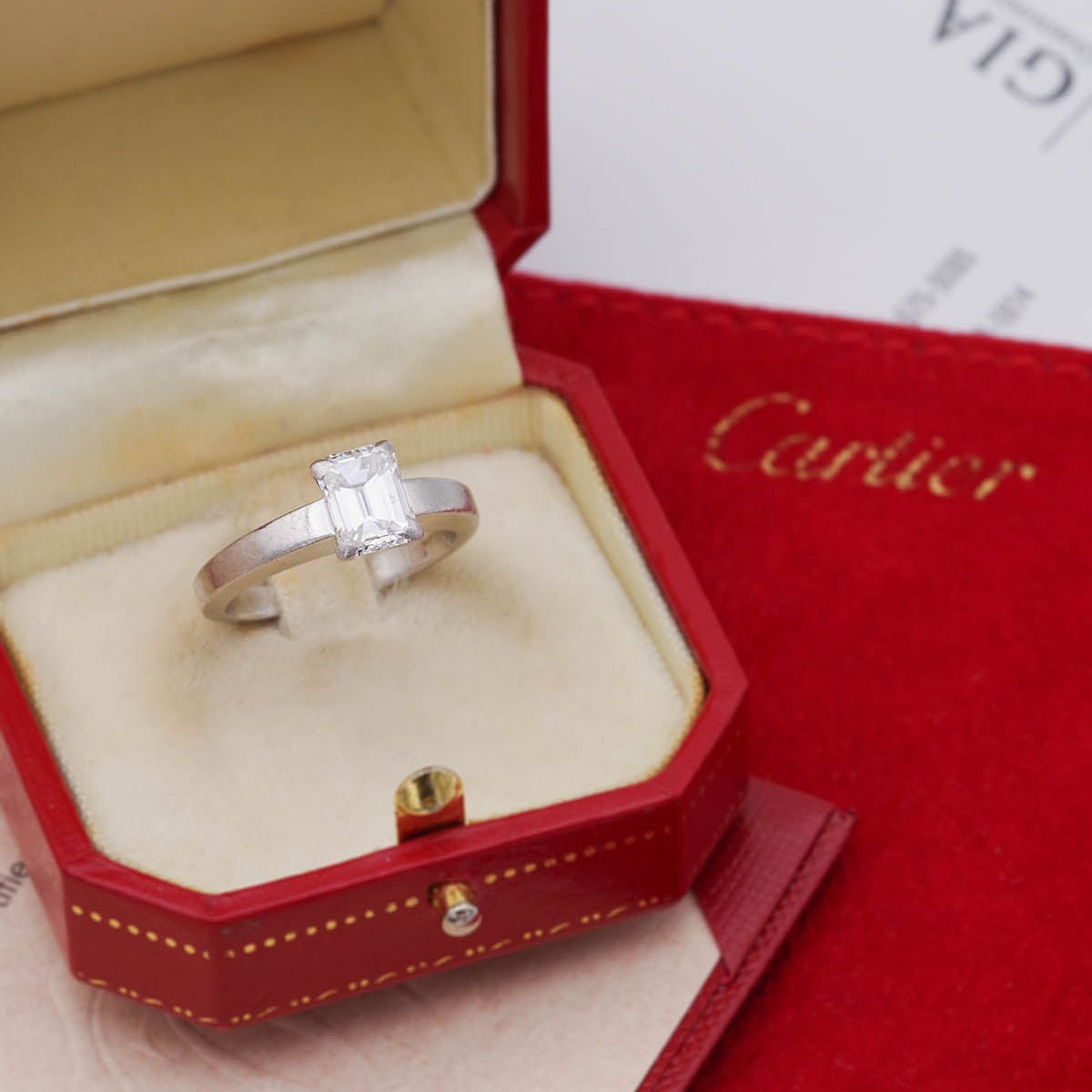 Bague Solitaire CARTIER en platine et diamant - Castafiore