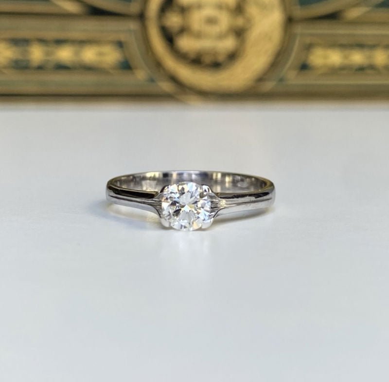 Bague solitaire en or blanc 18K et diamant - Castafiore