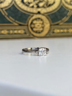 Bague solitaire en or blanc 18K et diamant - Castafiore