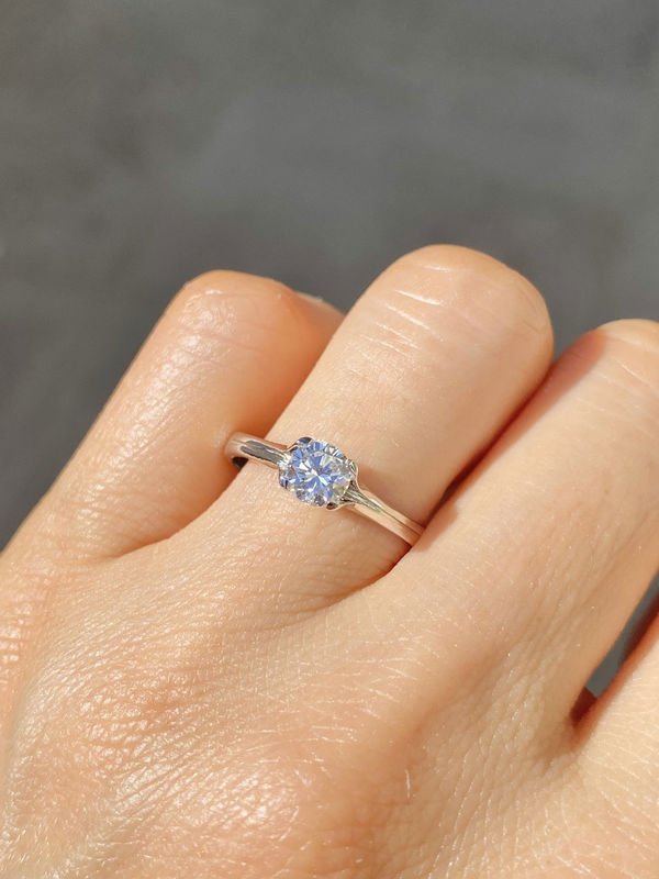 Bague solitaire en or blanc 18K et diamant - Castafiore