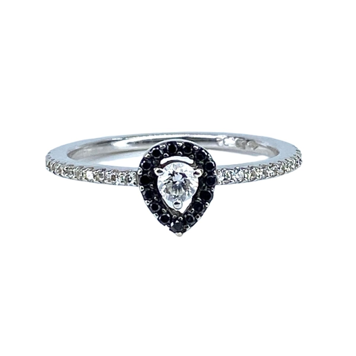 Bague solitaire en or blanc, diamants blancs et diamants noirs - Castafiore