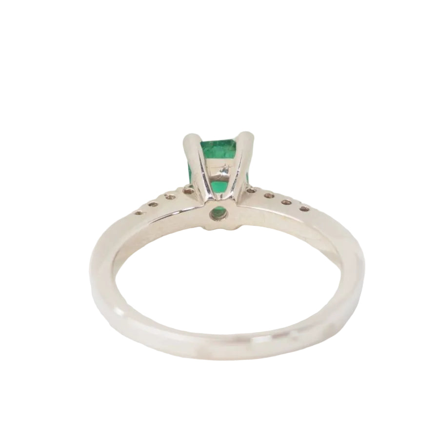 Bague solitaire en or blanc, émeraude et diamants - Castafiore