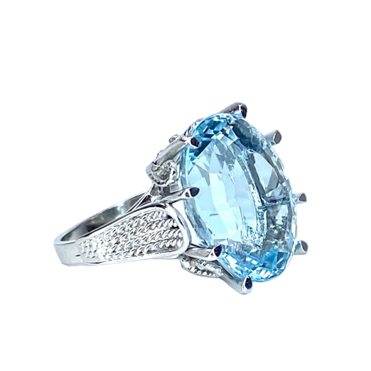 Bague Solitaire en or blanc et aigue - marine - Castafiore