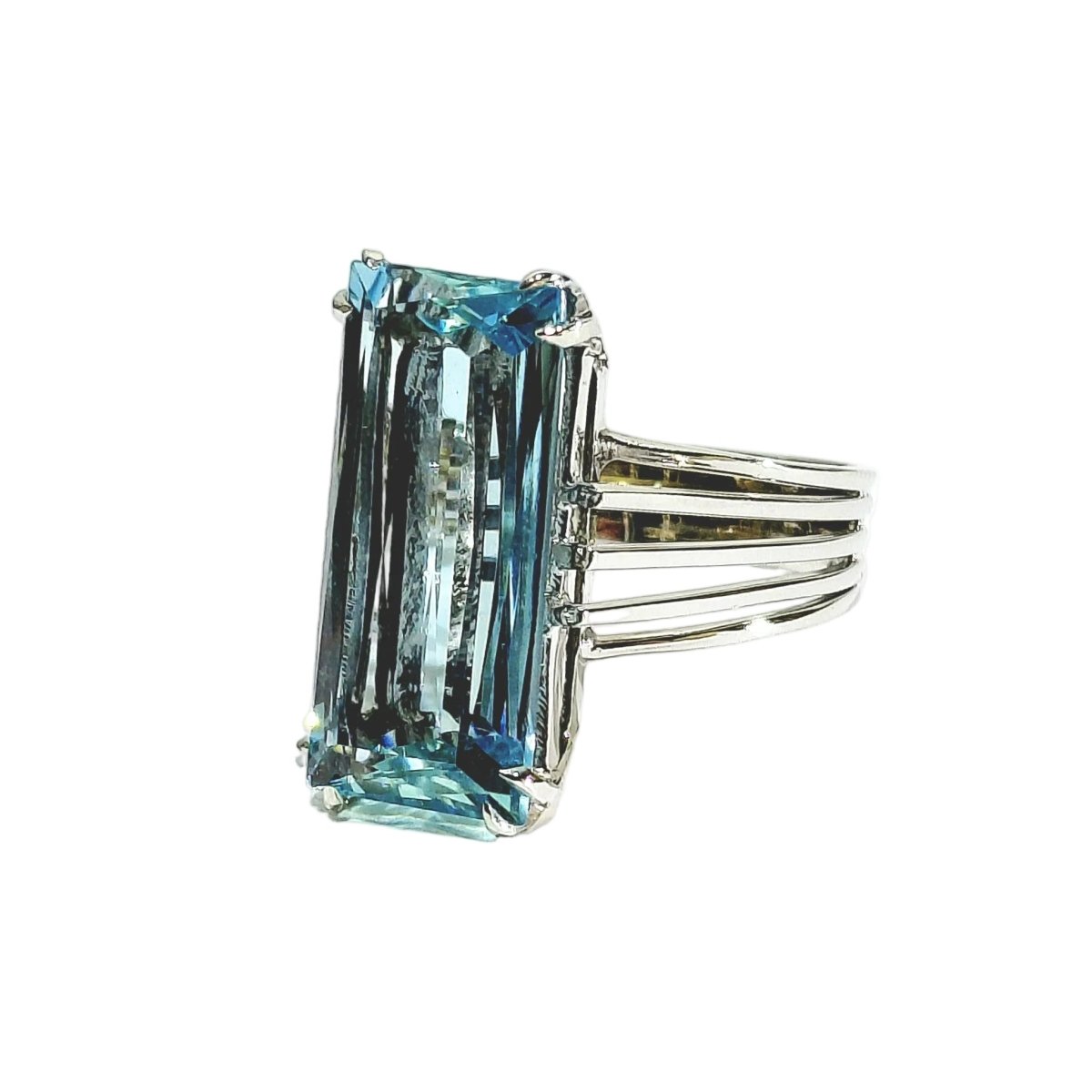 Bague Solitaire en or blanc et aigue-marine - Castafiore