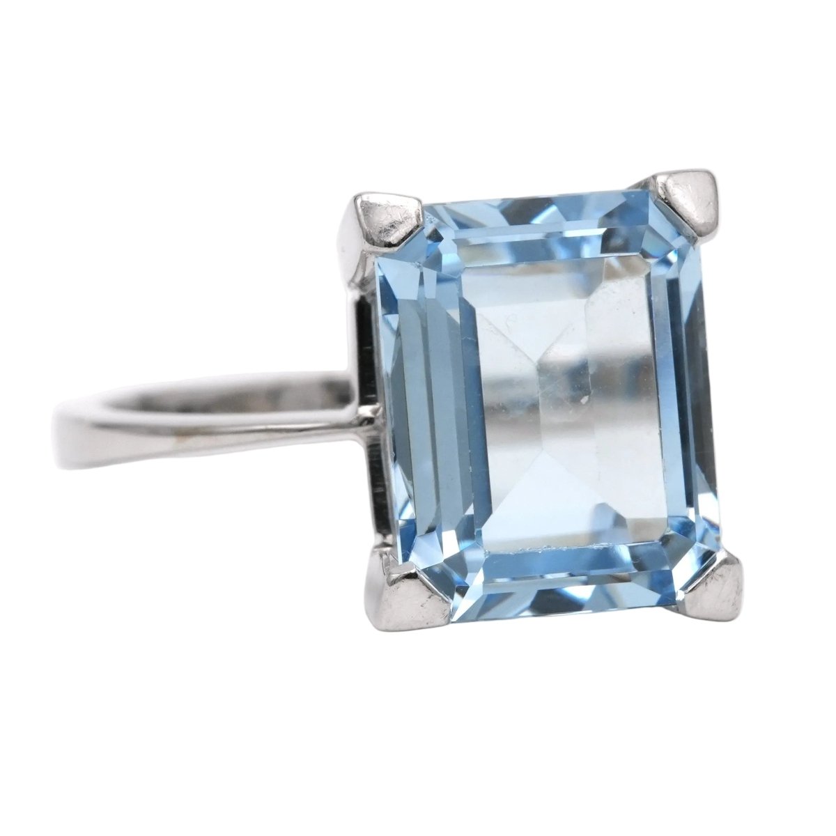 Bague Solitaire en or blanc et aigue - marine - Castafiore
