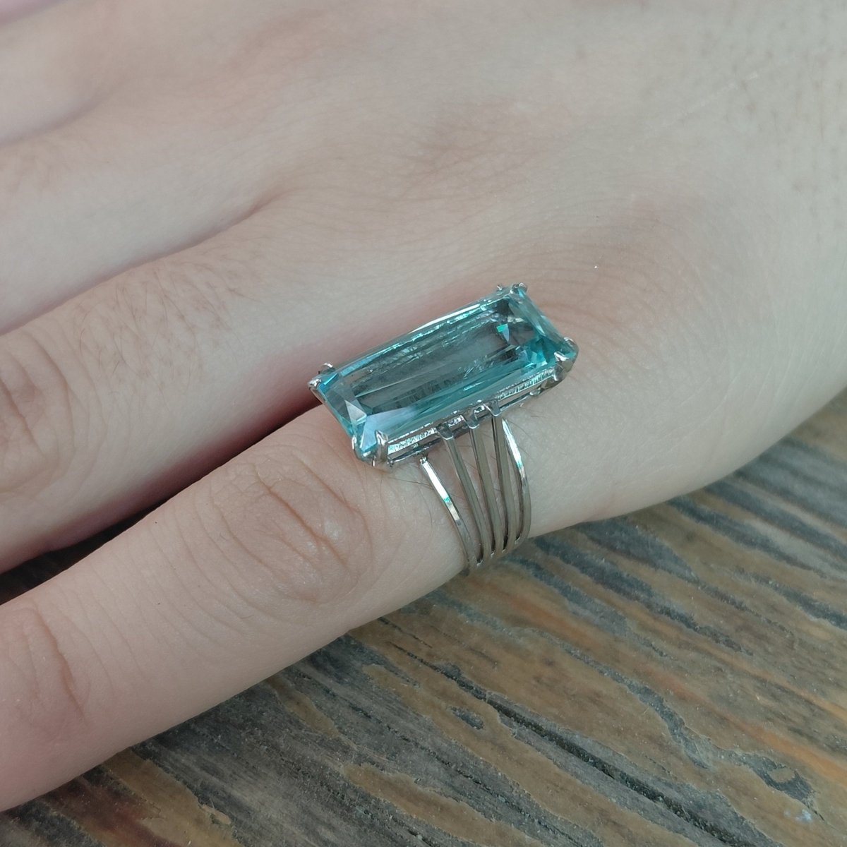Bague Solitaire en or blanc et aigue-marine - Castafiore