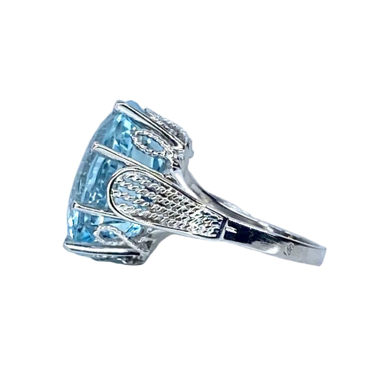 Bague Solitaire en or blanc et aigue - marine - Castafiore
