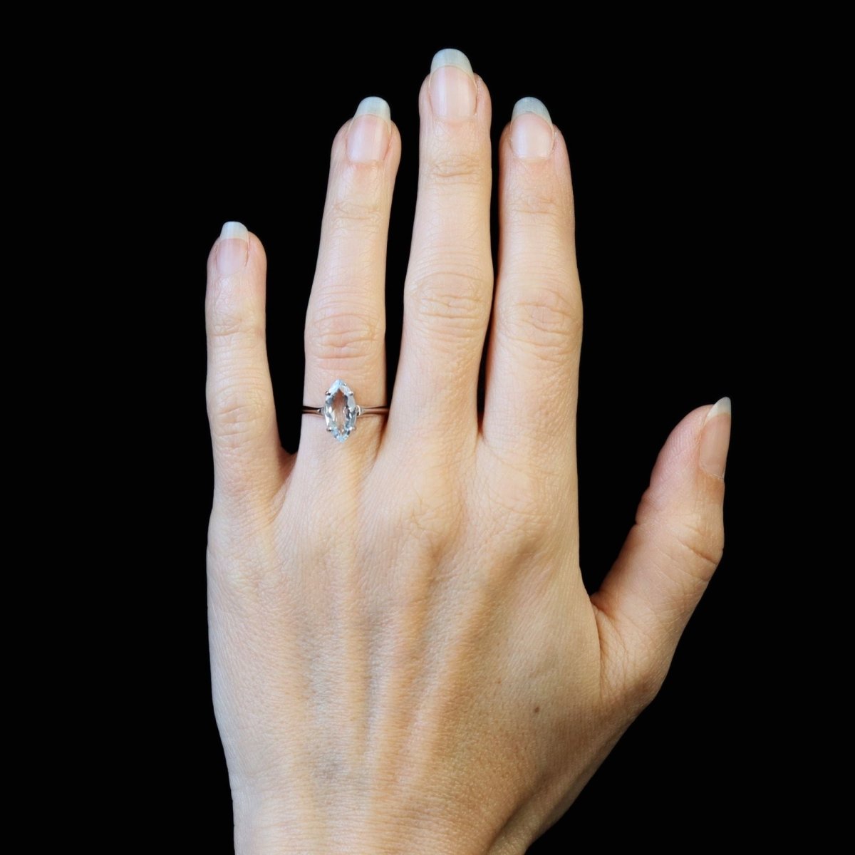 Bague Solitaire en or blanc et aigue - marine - Castafiore