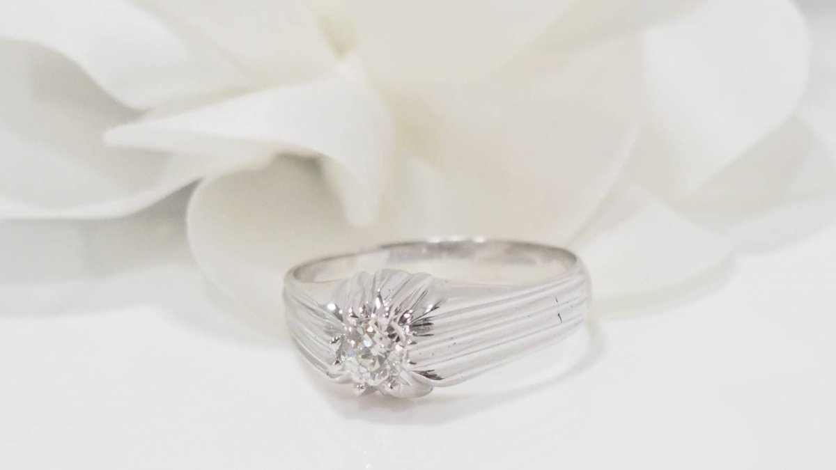 Bague solitaire en or blanc et diamant