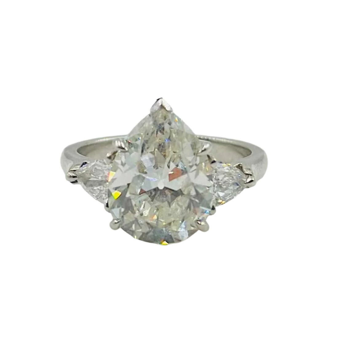 Bague Solitaire en or blanc et diamant poire - Castafiore