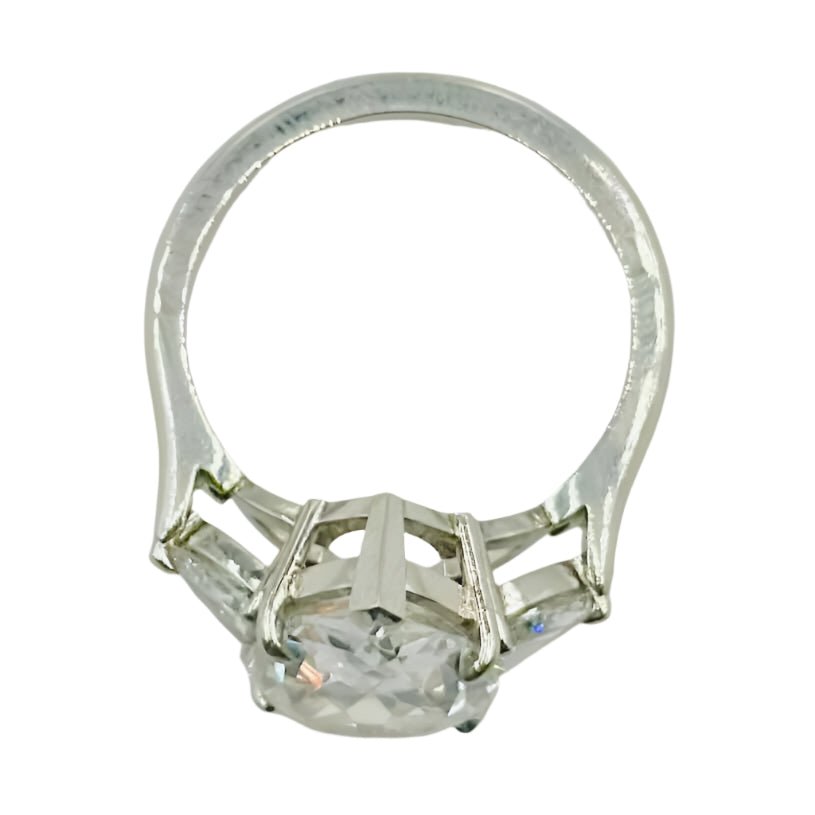 Bague Solitaire en or blanc et diamant poire - Castafiore