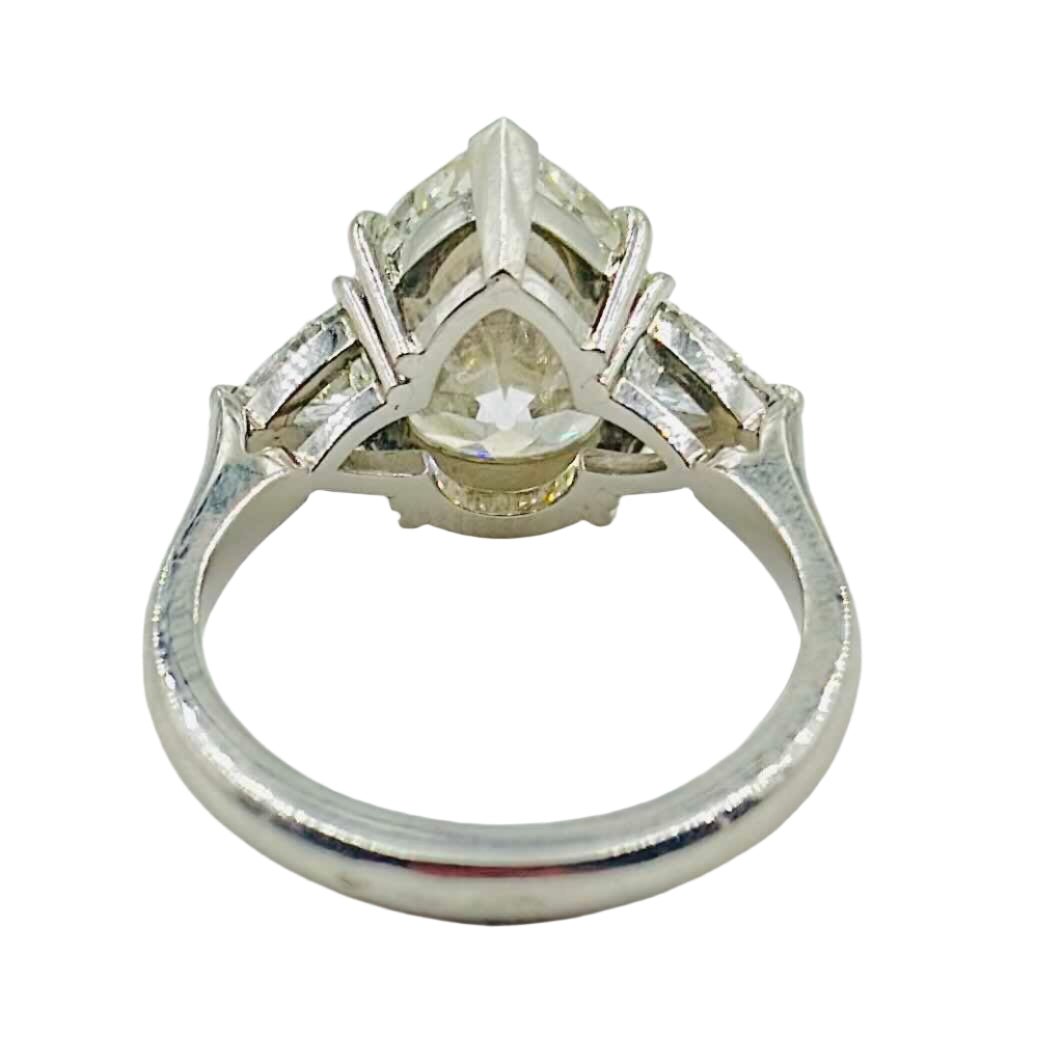 Bague Solitaire en or blanc et diamant poire - Castafiore