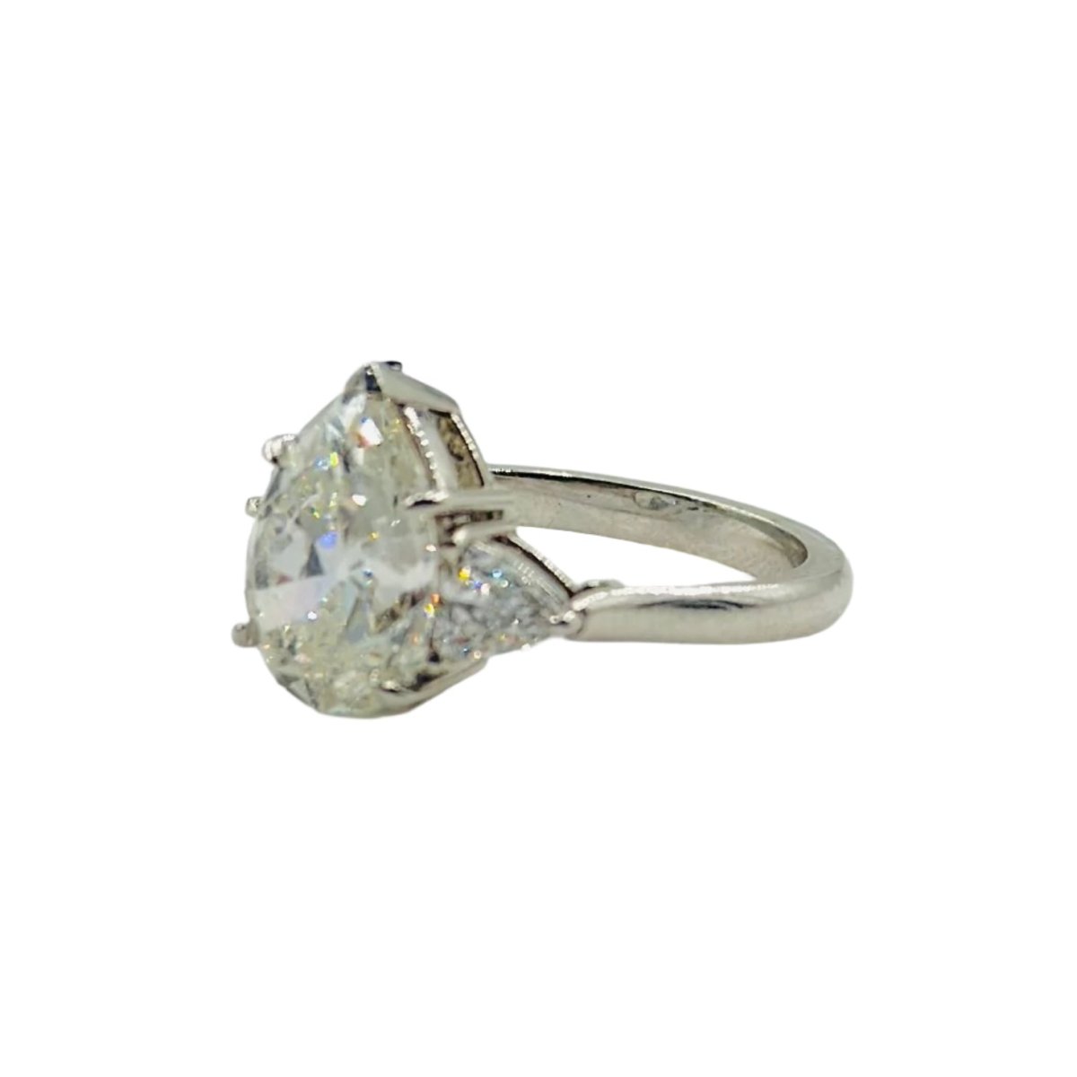 Bague Solitaire en or blanc et diamant poire - Castafiore