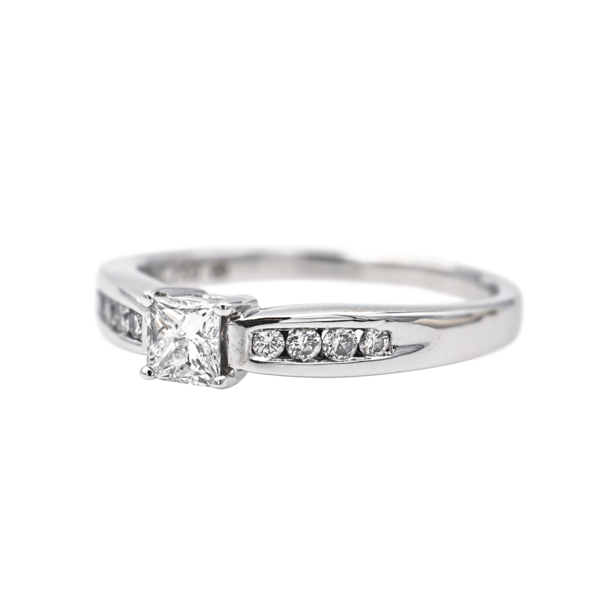 Bague Solitaire en or blanc et diamants - Castafiore