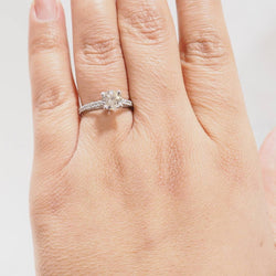 Bague Solitaire en or blanc et diamants - Castafiore