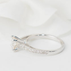 Bague Solitaire en or blanc et diamants - Castafiore