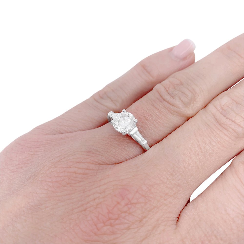 Bague Solitaire en or blanc et diamants - Castafiore