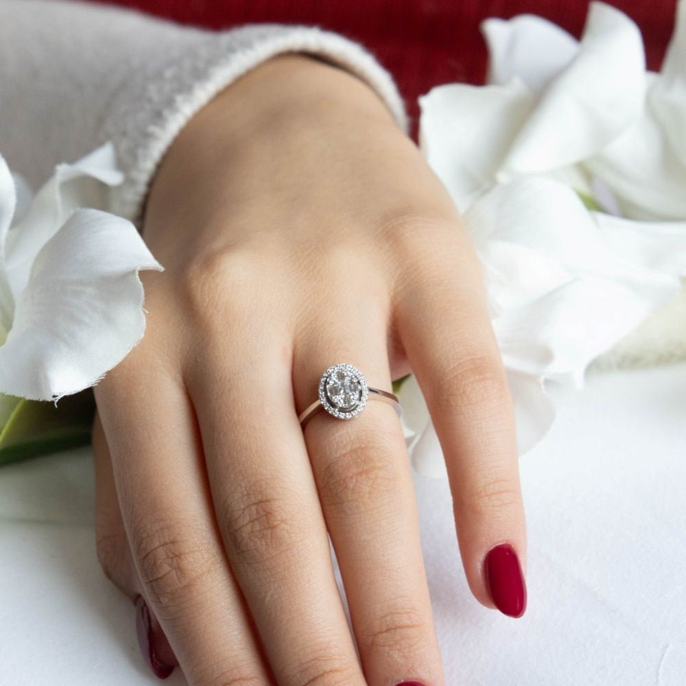 Bague Solitaire en or blanc et diamants - Castafiore