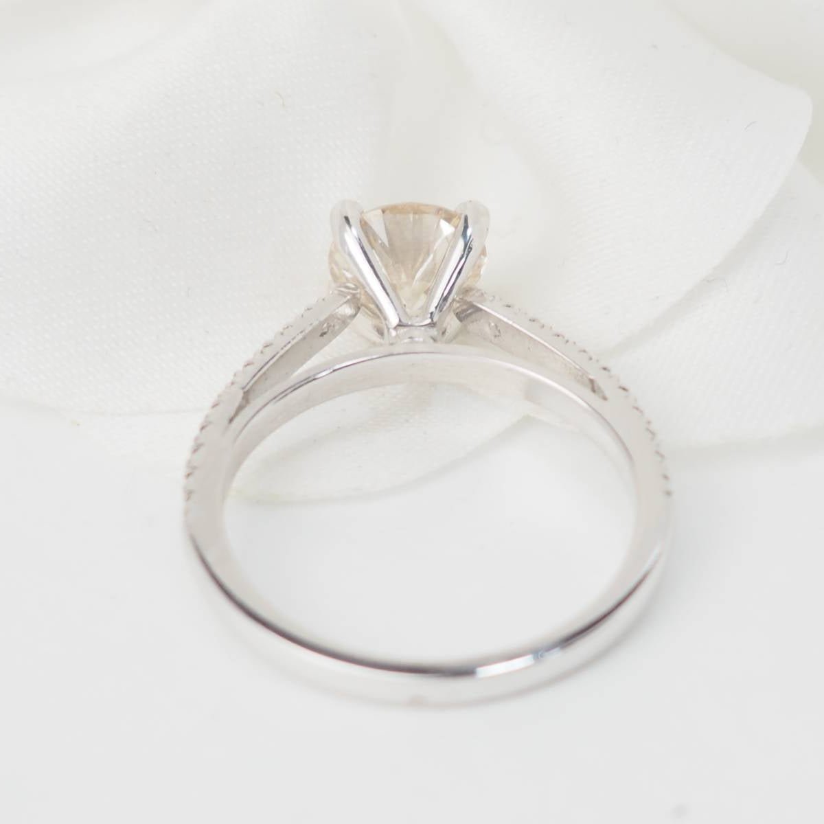Bague Solitaire en or blanc et diamants - Castafiore