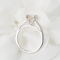 Bague Solitaire en or blanc et diamants - Castafiore