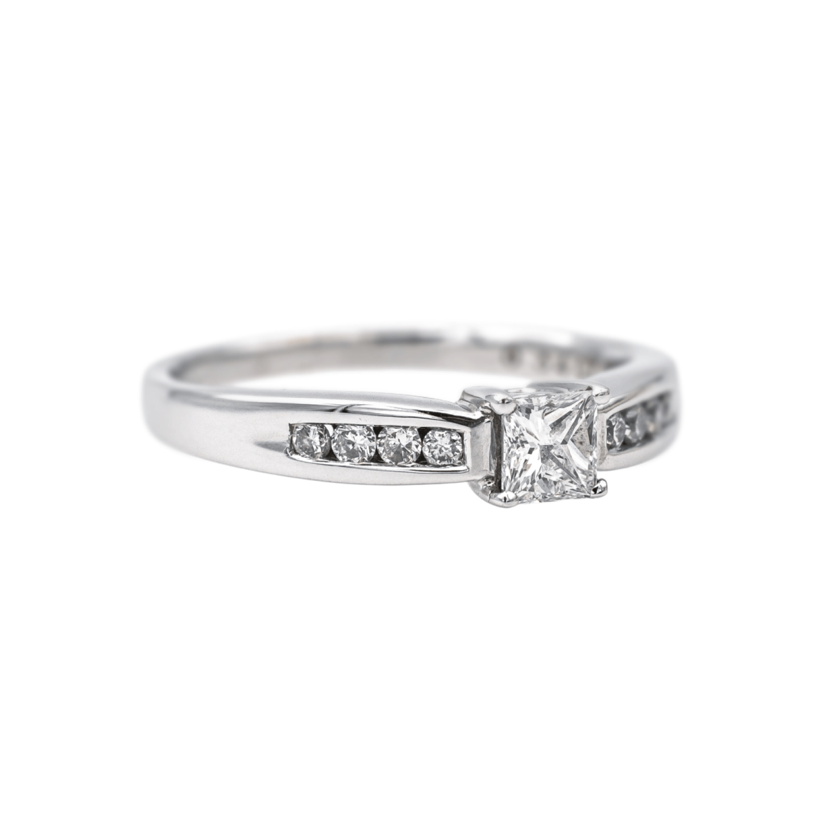 Bague Solitaire en or blanc et diamants - Castafiore