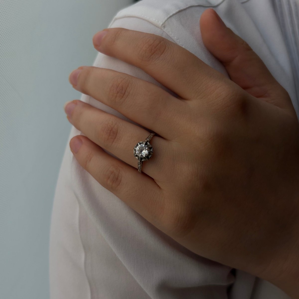 Bague Solitaire en or blanc et diamants - Castafiore
