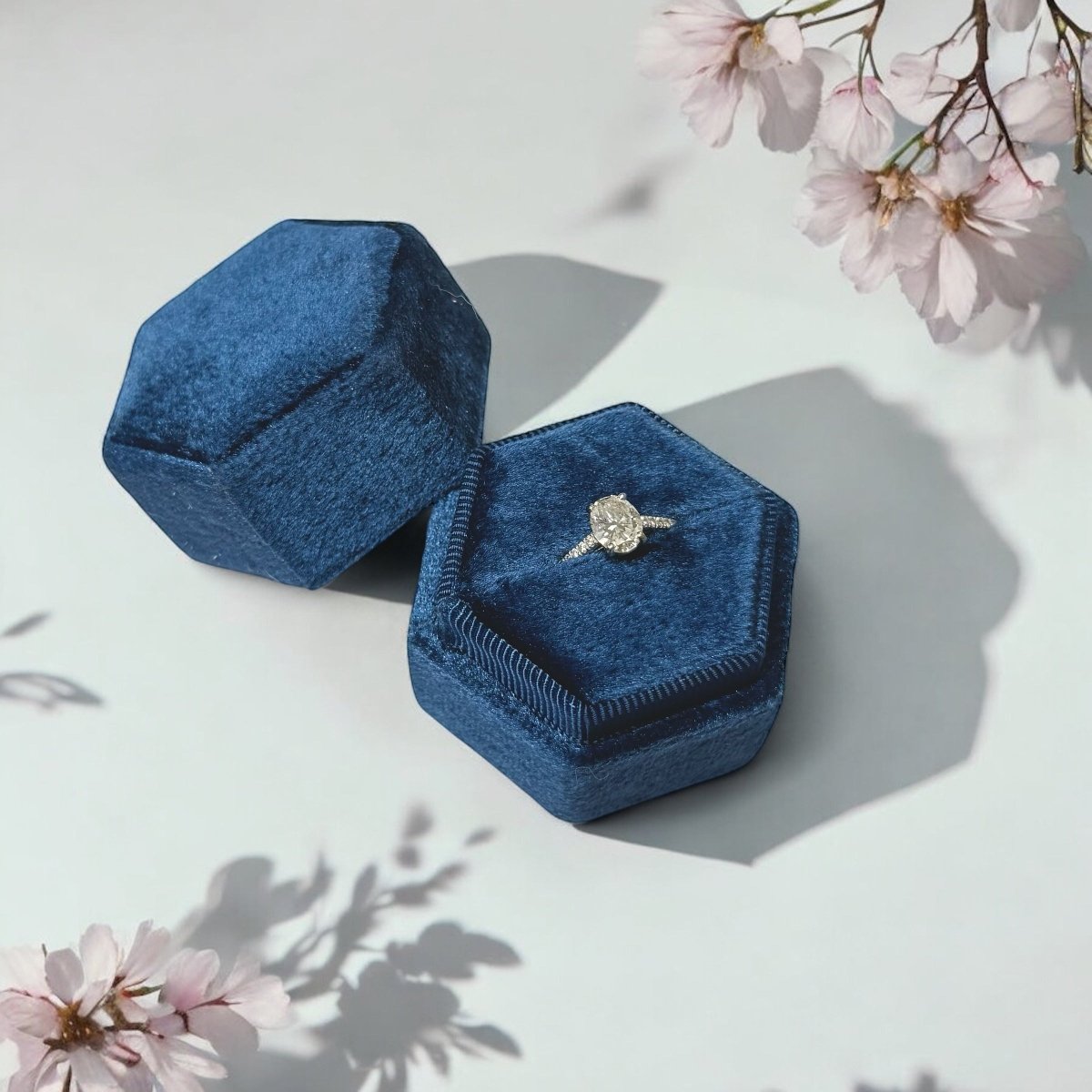 Bague Solitaire en or blanc et diamants - Castafiore