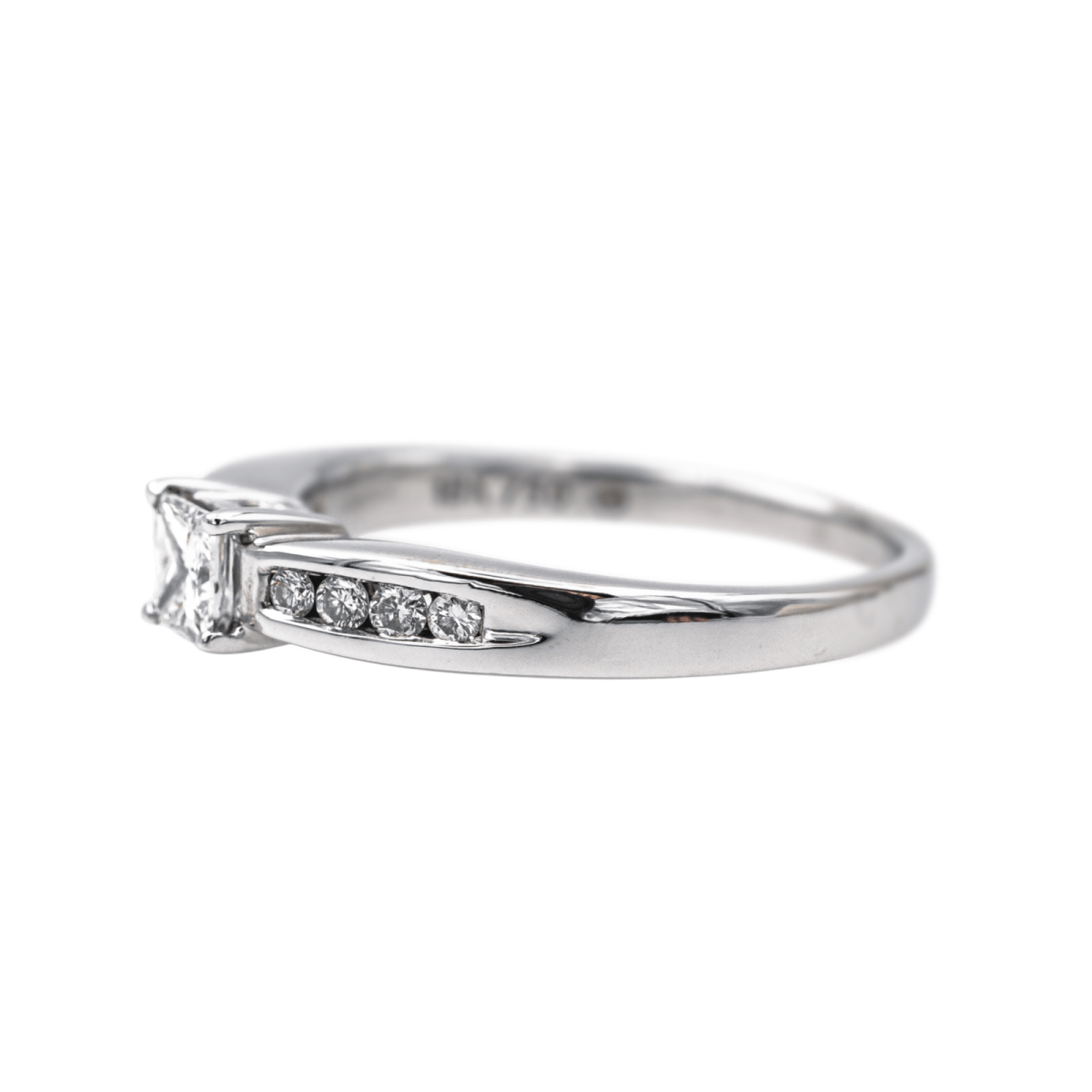 Bague Solitaire en or blanc et diamants - Castafiore