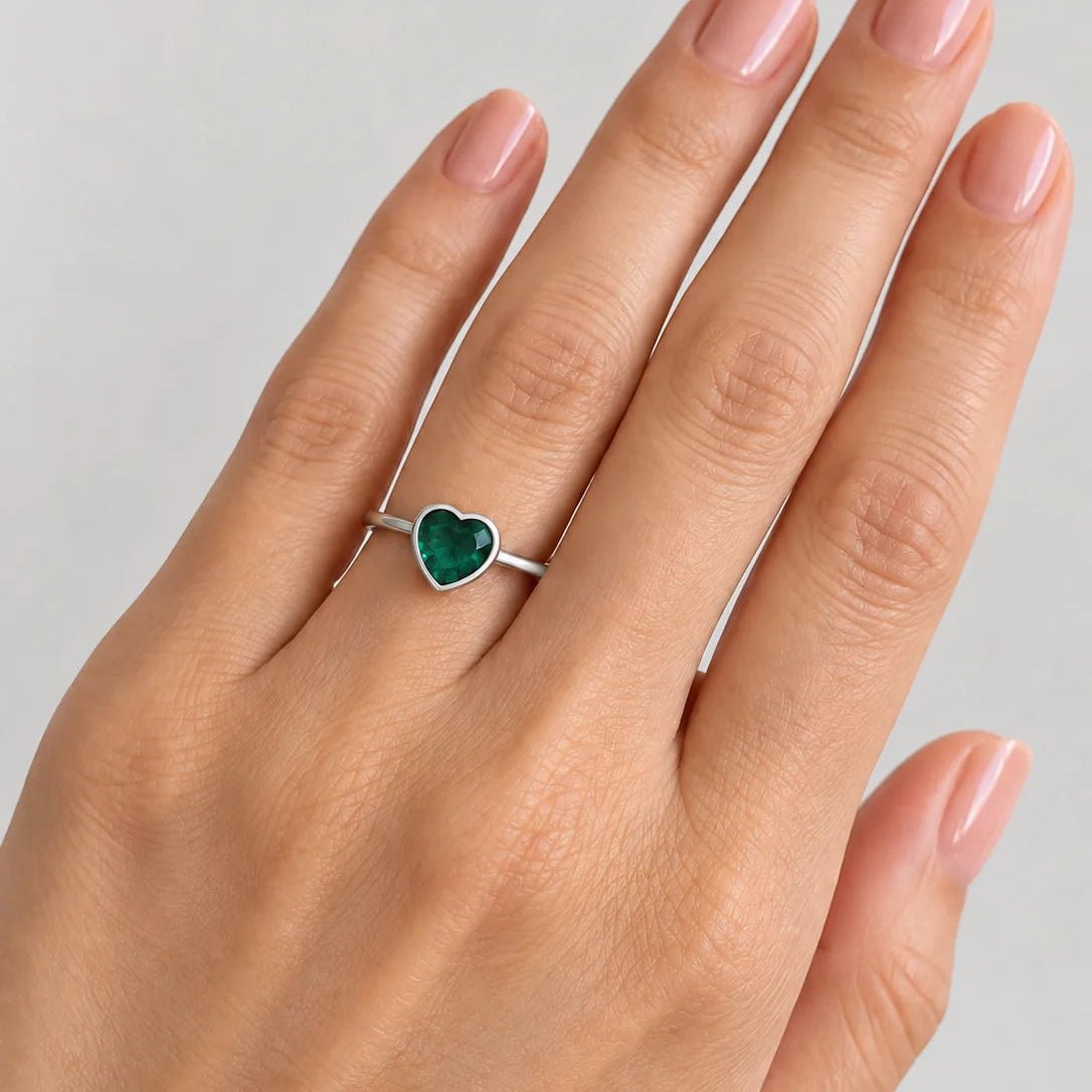 Bague Solitaire en or blanc et émeraude - Castafiore