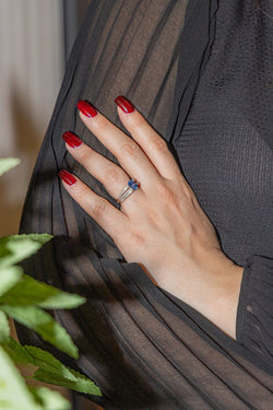 Bague Solitaire en Or blanc et Saphir - Castafiore