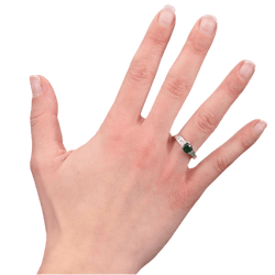 Bague Solitaire en or blanc, grenat et diamants - Castafiore